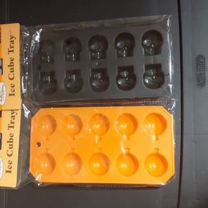 2 Halloween Spooky Fall Party Ice Cube Trays Orange Pumpkins and Black Skulls
